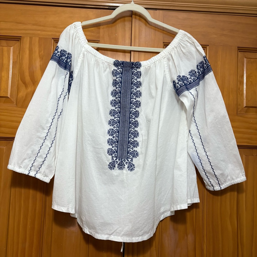 Madewell White and Blue Embroidered Boho Peasant Blouse with Flutter Sleeves